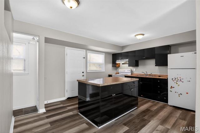 325 Lancashire Road, St Louis, MO 63137