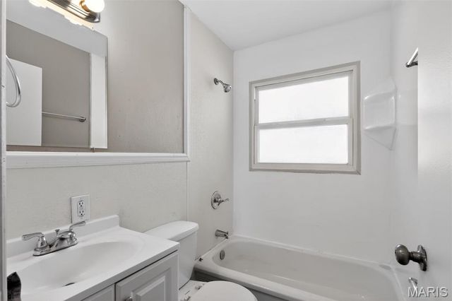 325 Lancashire Road, St Louis, MO 63137