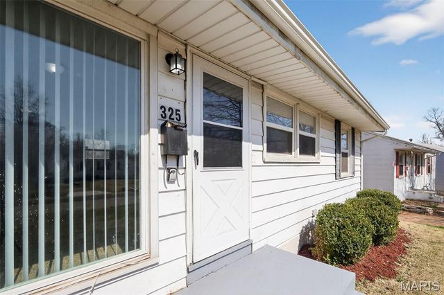 325 Lancashire Road, St Louis, MO 63137