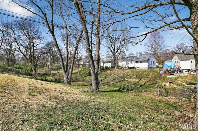 325 Lancashire Road, St Louis, MO 63137