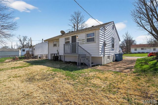 325 Lancashire Road, St Louis, MO 63137