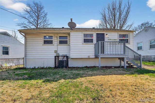 325 Lancashire Road, St Louis, MO 63137