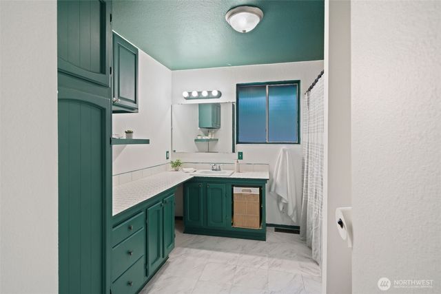 9125 Central Valley, Bremerton, WA 98311