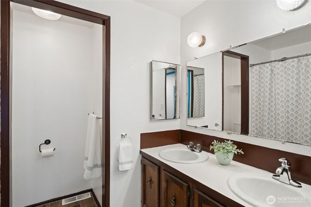 9125 Central Valley, Bremerton, WA 98311
