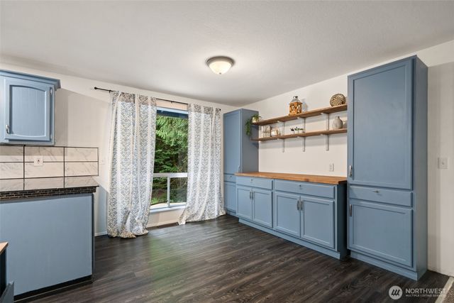 9125 Central Valley, Bremerton, WA 98311