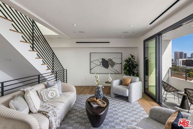 2001 W Bellevue Avenue, Los Angeles, CA 90026