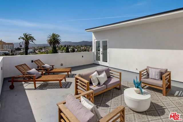 2001 W Bellevue Avenue, Los Angeles, CA 90026