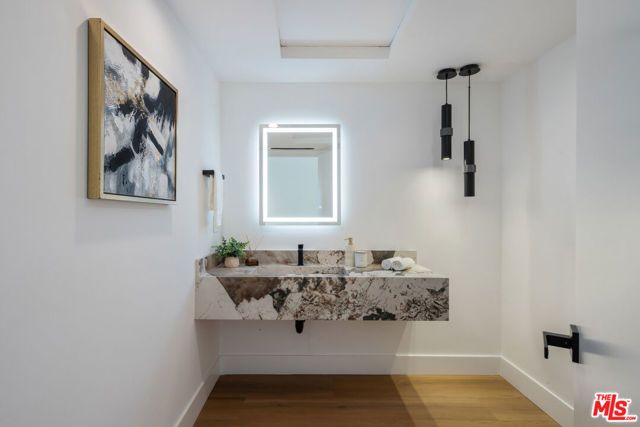 2001 W Bellevue Avenue, Los Angeles, CA 90026