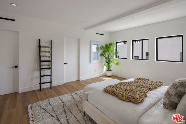 2001 W Bellevue Avenue, Los Angeles, CA 90026