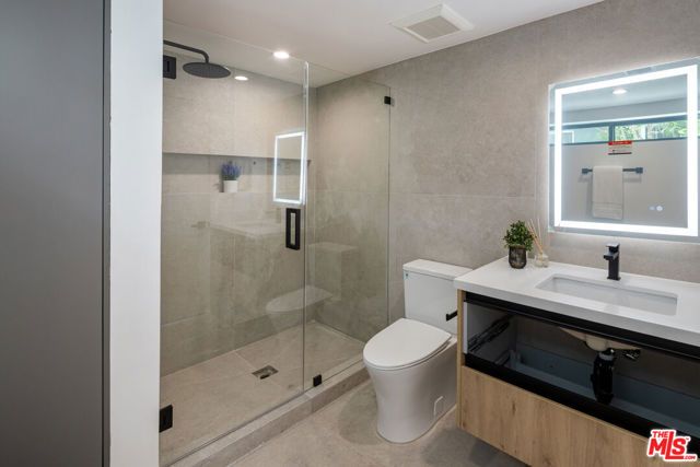 2001 W Bellevue Avenue, Los Angeles, CA 90026