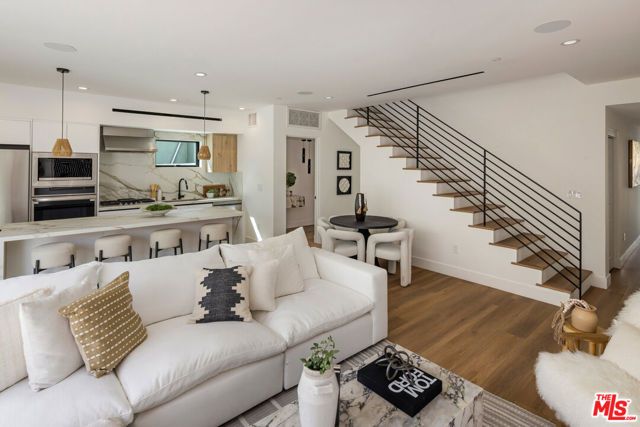 2001 W Bellevue Avenue, Los Angeles, CA 90026