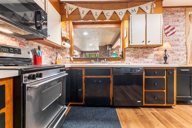 23 Paradise Ln, Halifax, MA 02338
