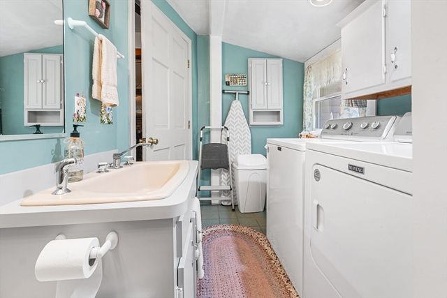23 Paradise Ln, Halifax, MA 02338