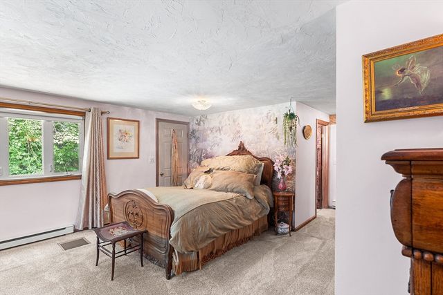 23 Paradise Ln, Halifax, MA 02338