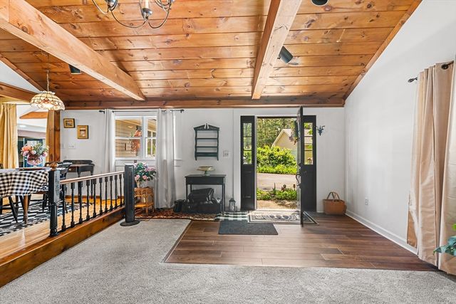23 Paradise Ln, Halifax, MA 02338