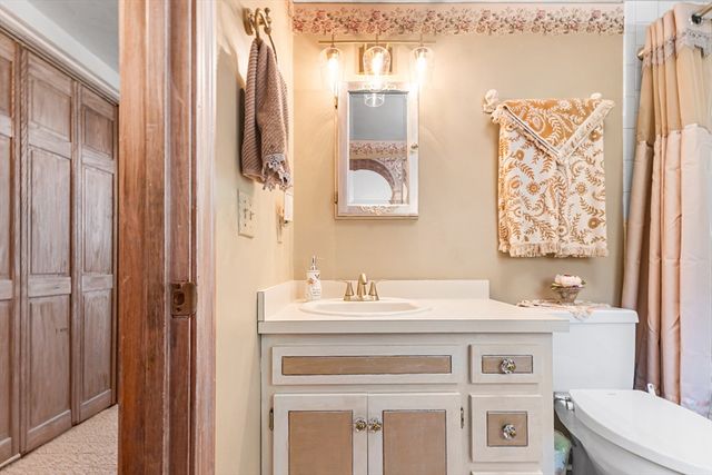 23 Paradise Ln, Halifax, MA 02338