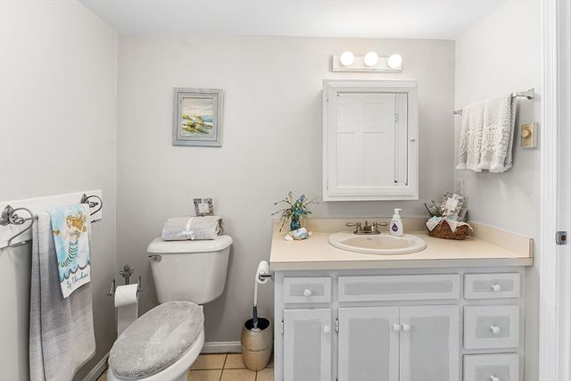 23 Paradise Ln, Halifax, MA 02338