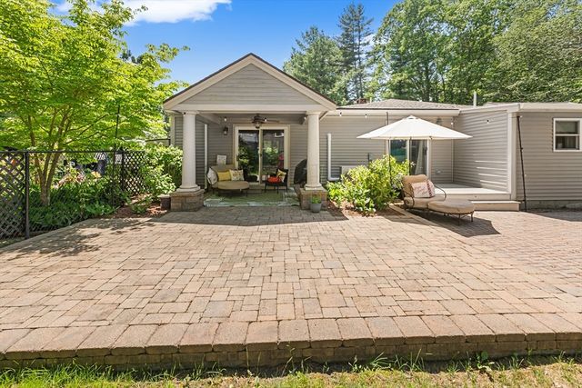 23 Paradise Ln, Halifax, MA 02338