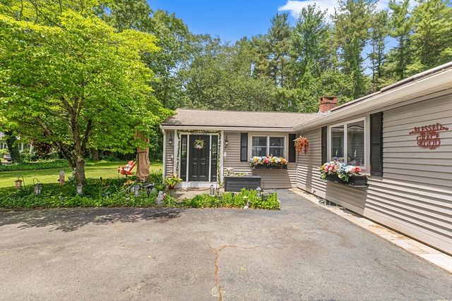 23 Paradise Ln, Halifax, MA 02338
