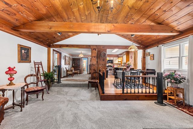 23 Paradise Ln, Halifax, MA 02338