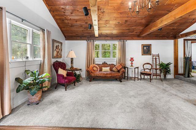23 Paradise Ln, Halifax, MA 02338