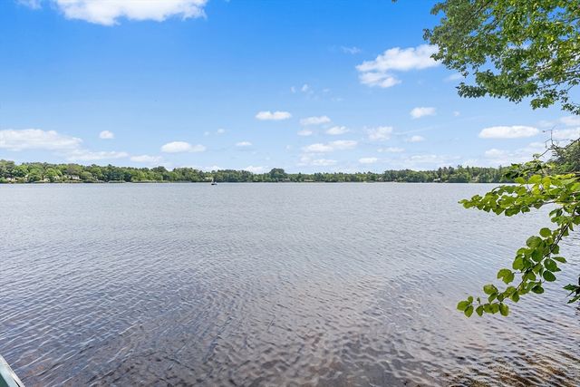23 Paradise Ln, Halifax, MA 02338