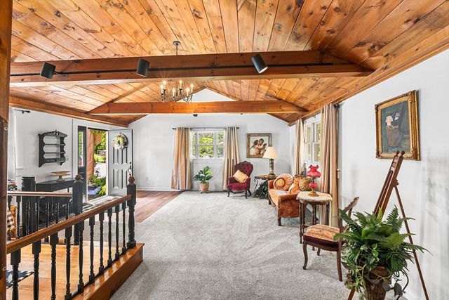 23 Paradise Ln, Halifax, MA 02338