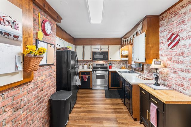 23 Paradise Ln, Halifax, MA 02338