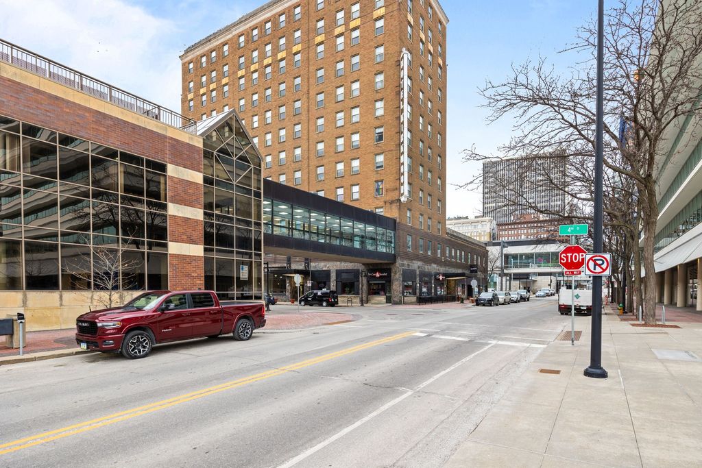 400 Walnut Street 903, Des Moines, IA 50309