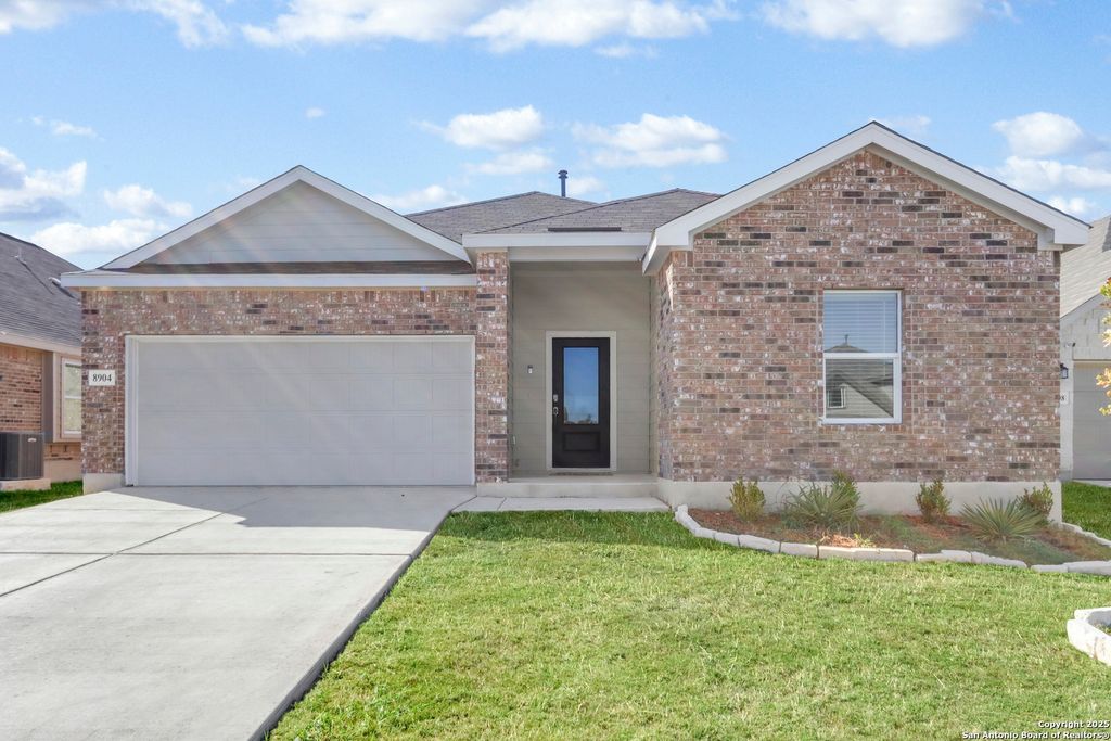 8904 James Bowie, Seguin, TX 78155