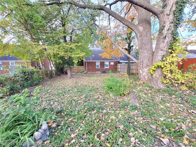 22772 Brittany Avenue, Eastpointe, MI 48021