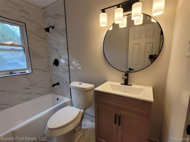 22772 Brittany Avenue, Eastpointe, MI 48021