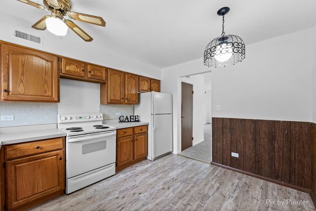 9407 Bay Colony Drive 2W, Des Plaines, IL 60016