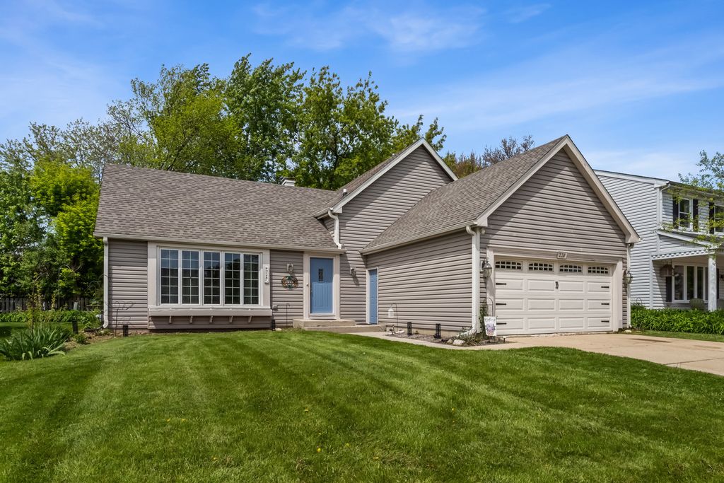 228 N Walnut Lane, Schaumburg, IL 60194