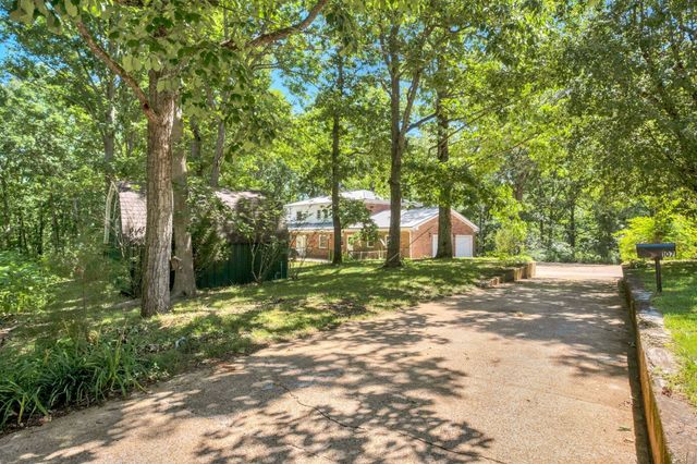 107 Leslie Ln, Hohenwald, TN 38462