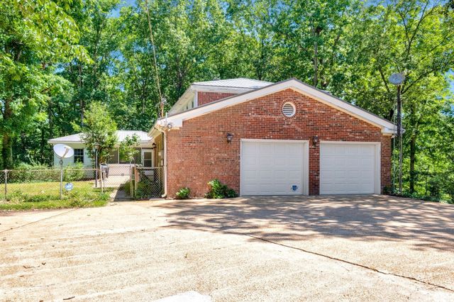 107 Leslie Ln, Hohenwald, TN 38462