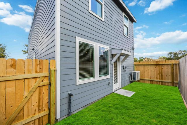 956 Green Vines Lane, Houston, TX 77091