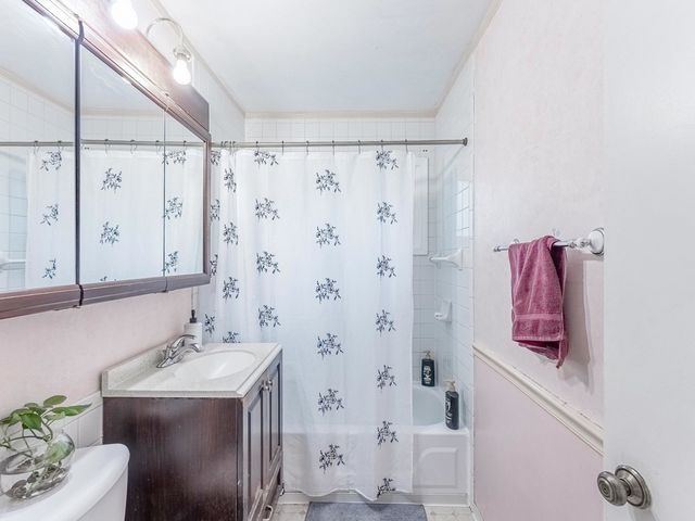 920 Suffolk Avenue, Westchester, IL 60154