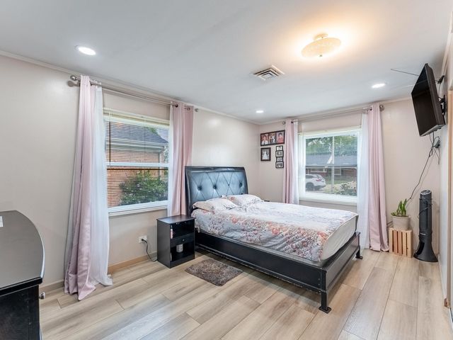 920 Suffolk Avenue, Westchester, IL 60154