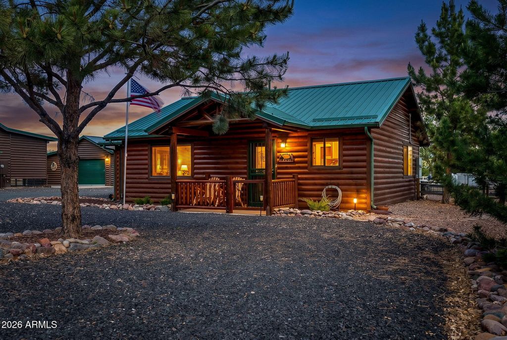 Image 1 of property listing at 2336 BUFFALO Loop N, Overgaard, AZ 85933