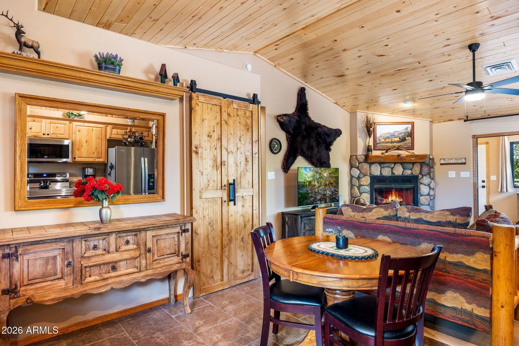 Image 13 of property listing at 2336 BUFFALO Loop N, Overgaard, AZ 85933