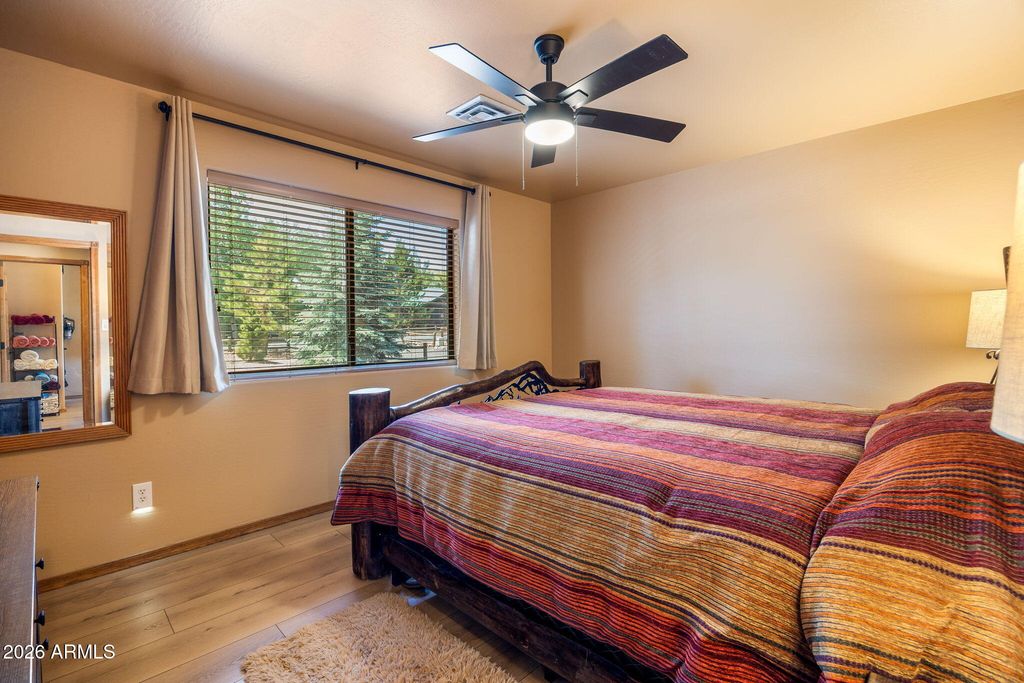 Image 15 of property listing at 2336 BUFFALO Loop N, Overgaard, AZ 85933