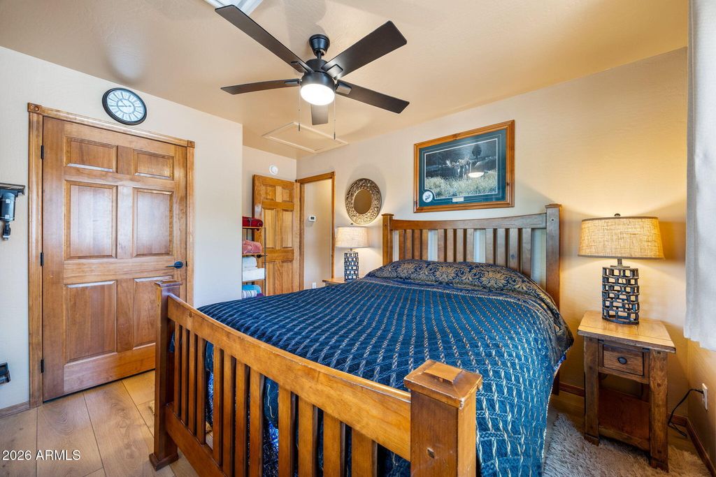 Image 17 of property listing at 2336 BUFFALO Loop N, Overgaard, AZ 85933