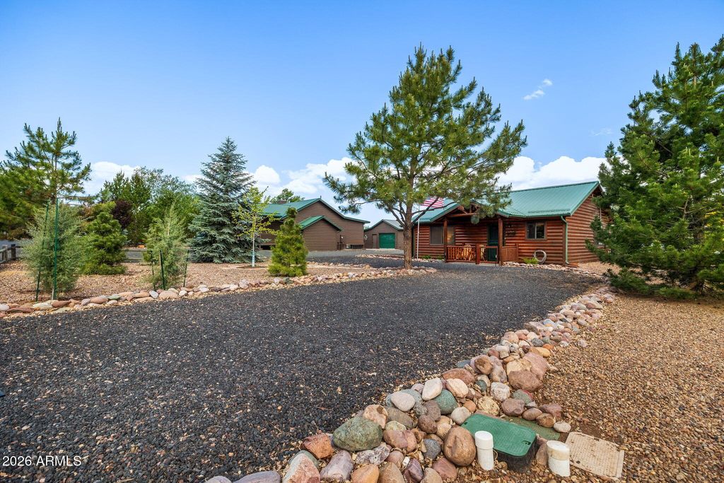 Image 2 of property listing at 2336 BUFFALO Loop N, Overgaard, AZ 85933