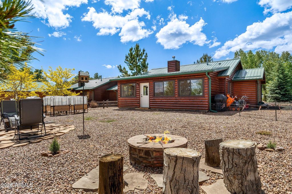 Image 23 of property listing at 2336 BUFFALO Loop N, Overgaard, AZ 85933