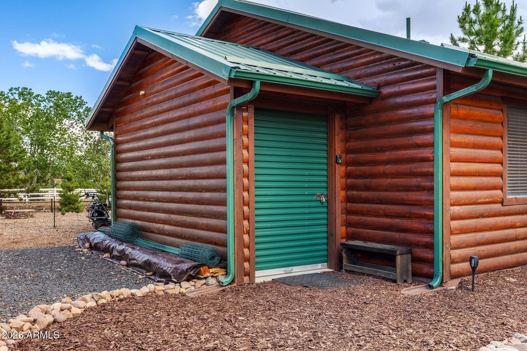 Image 24 of property listing at 2336 BUFFALO Loop N, Overgaard, AZ 85933