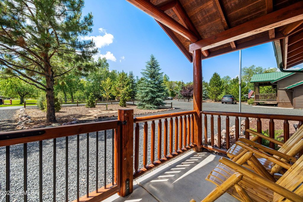 Image 25 of property listing at 2336 BUFFALO Loop N, Overgaard, AZ 85933