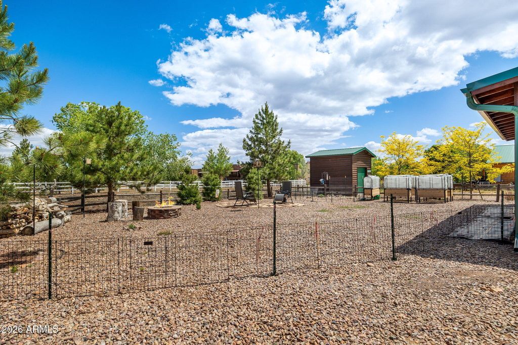 Image 26 of property listing at 2336 BUFFALO Loop N, Overgaard, AZ 85933