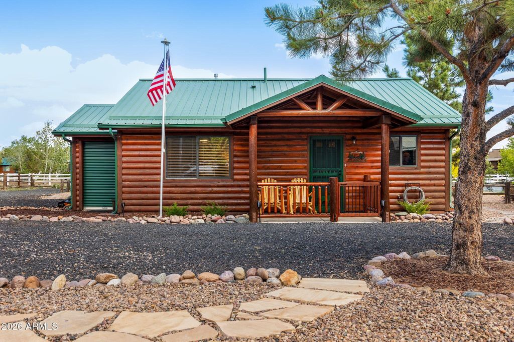 Image 33 of property listing at 2336 BUFFALO Loop N, Overgaard, AZ 85933