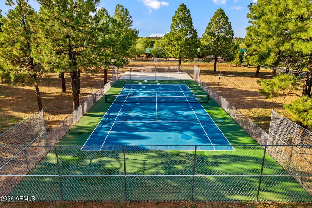Image 36 of property listing at 2336 BUFFALO Loop N, Overgaard, AZ 85933